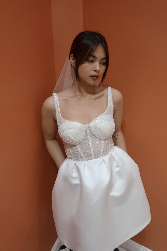 Mini abito da sposa con gonna a palloncino in seta con tasca