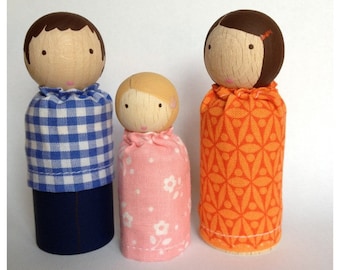 Large wooden doll family ©