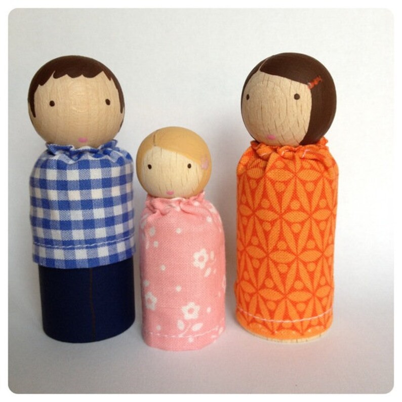 Large wooden doll family © image 1