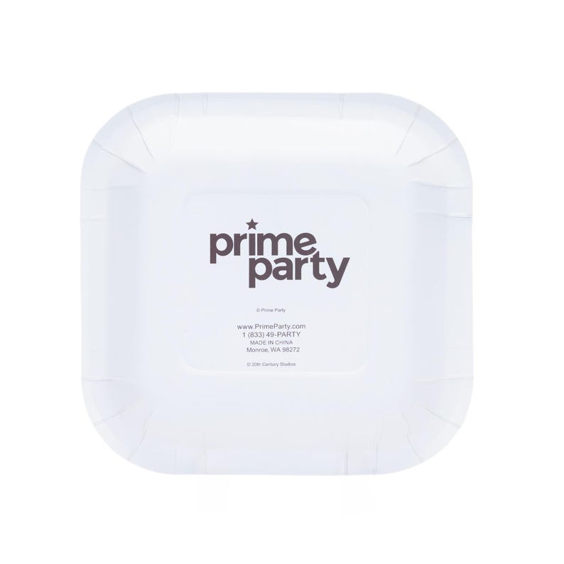 Op de afbeelding: Een witte, vierkante papieren bord met afgeronde hoeken. Het bord heeft een licht verhoogde rand en is voorzien van de tekst "prime party" in donkerbruin. Extra tekst bevat een website en contactgegevens.