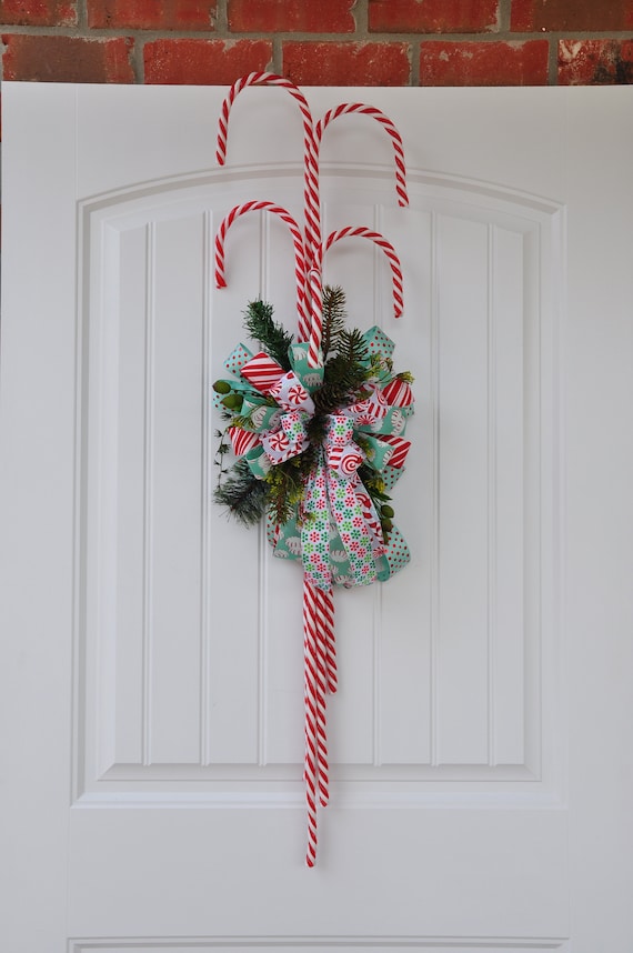 christmas decor christmas wreath cabdy cane christmas wreath candy cane door hanger Candy Cane Wreath candy cane christmas  candy cane