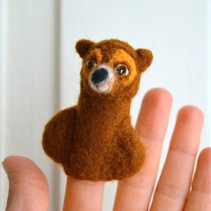 finger puppet brown bear image 1