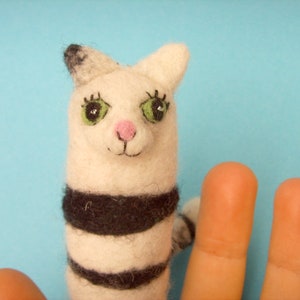 finger puppet cat image 3