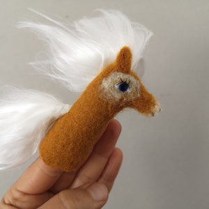 Fingerpuppe Haflinger Pony Bild 6