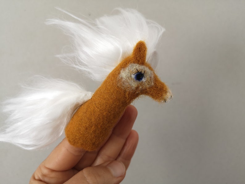 Fingerpuppe Haflinger Pony Bild 6