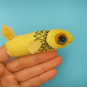 Fingerpuppe gelber Fisch Bild 4