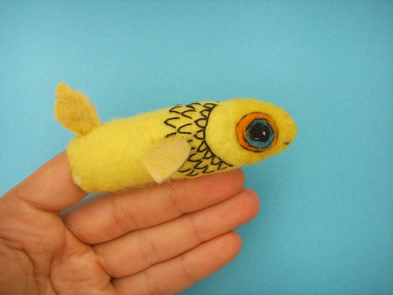 Fingerpuppe gelber Fisch Bild 4