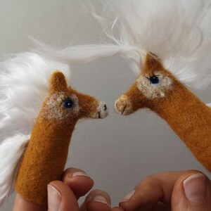 Fingerpuppe Haflinger Pony Bild 8