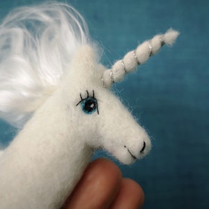 Fingerpuppe Einhorn Bild 4