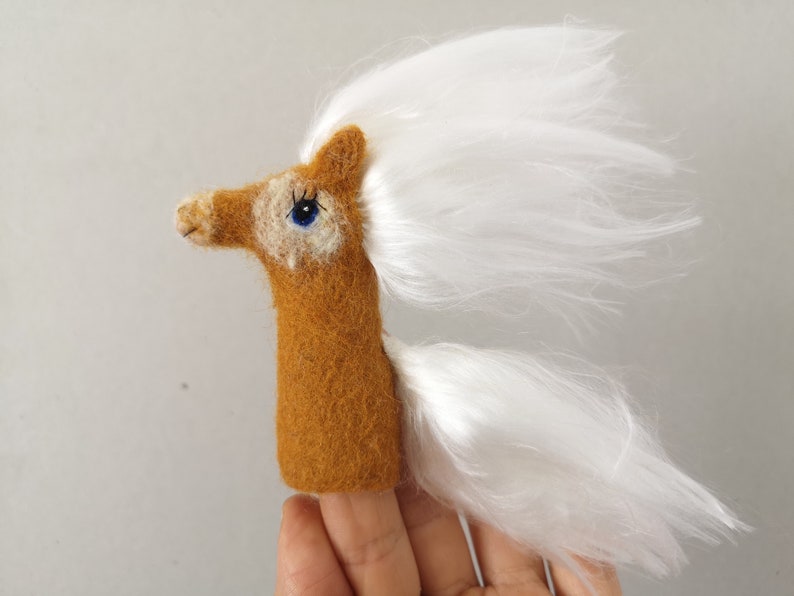 Fingerpuppe Haflinger Pony Bild 1