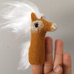 Fingerpuppe Haflinger Pony Bild 5