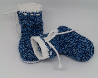 Gestrickte Babyschühchen,Babystiefel blau / weiß