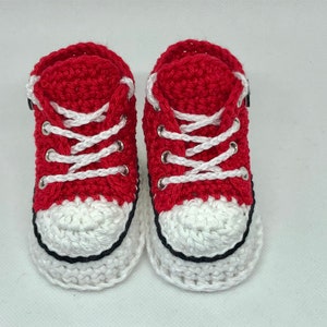 Turnschuhe Sneaker Babyschuhe rot / weiß gehäkelt Bild 2