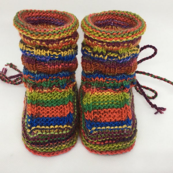 Gestrickte Babyschühchen,Babystiefel bunt