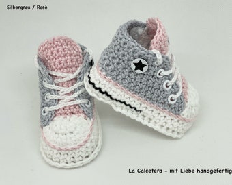 Turnschuhe Sneaker Babyschuhe silber grau weiß rosa - gehäkelt