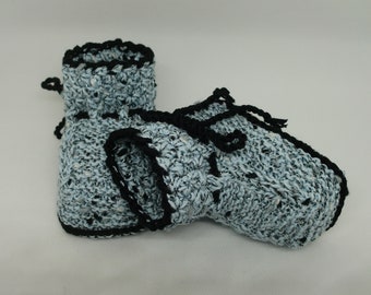 Gestrickte Babyschühchen, Babyschuhe - weiß - schwarz