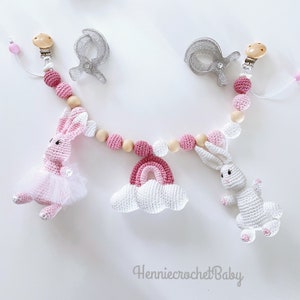 Kinderwagen spanner, gehaakte kinderwagen ketting, konijntjes, wolk, regenboog, verstelbaar op maat met koordstopper en clips.