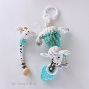 BABY GESCHENKSET “ knuffel lammetje, schaap”, en speenkoord, gehaakt kraamcadeau, inklapbaar eco kratje