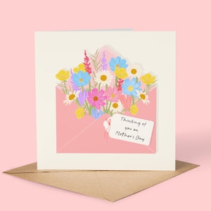 母の日にあなたを想うカード、悲しみに暮れる母の日のカード、封筒に入った花のイラスト、お悔やみカード、花のグリーティングカード