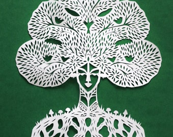 Découpe de papier originale Tree Woman. Découpe de papier faite à la main avec image féminine. Décoration intérieure en papier blanc et vert. art du papier symbole des femmes