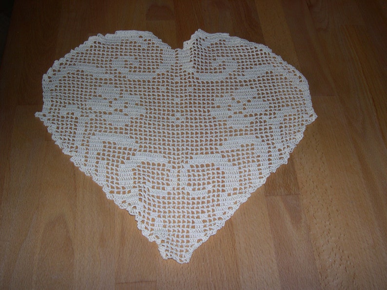 Crochet blanket, yellow, heart shape image 1