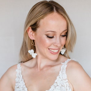 Bridal earrings | Ceramic flower earrings | Real pearls | Handmade flowers | Wedding bridal jewelry | Flower earrings for bride | Drop earrings