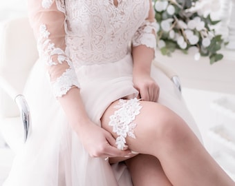 SOMETHING BLUE - Bridal garter made of lace, pearls and elastic band as a wedding accessory