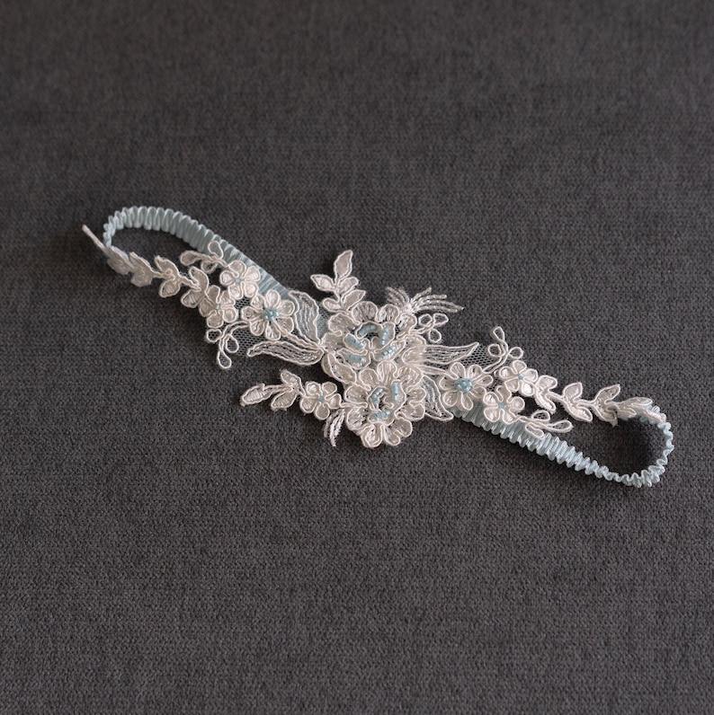 HOCHZEIT BRAUT STRUMPFBAND Spitzenblumen bestickt mit Perlen Boho Strumpfband für die Braut mit etwas blaues Bridal Garter Bild 4