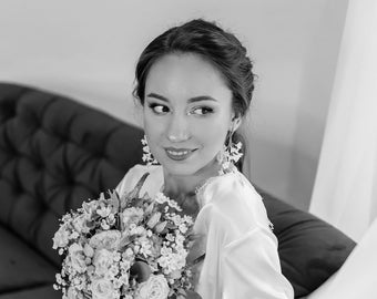 BRIDAL HEADPIECES & EARRINGS// Flower earrings with hairpins for the bride as wedding accessories