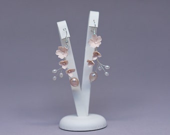 Bijoux de mariée boucles d’oreilles en fleurs boucles d’oreilles accessoires de mariée avec fleurs faites à la main vraies perles d’eau douce bijoux de mariée boucles d’oreilles suspendues