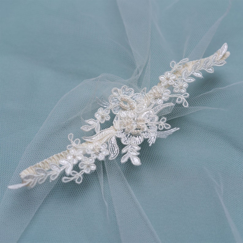 HOCHZEIT BRAUT STRUMPFBAND Spitzenblumen bestickt mit Perlen Boho Strumpfband für die Braut mit etwas blaues Bridal Garter Bild 8