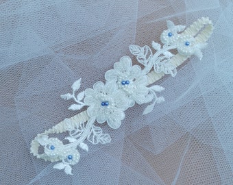 MARIAGE Jarretière nuptiale faite de fleurs en dentelle délicates brodées de perles bleues ou ivoire Accessoires de mariage Jarretière nuptiale de mariage