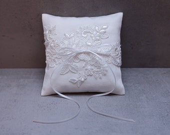 RING PILLOW Wedding ring pillow Wedding ring pillow Classic ring pillow with matching lace in IVORY tone Wedding accessories