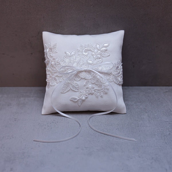 RING PILLOW Wedding ring pillow Wedding ring pillow Classic ring pillow with matching lace in IVORY tone Wedding accessories