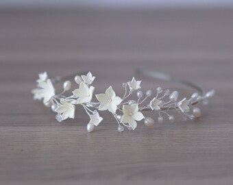 BRAUT HAARSCHMUCK// Hochzeit, Jasmin Blumen, Braut Tiara, Haarreif, Kopfschmuck, Headband, Minimalistisch, Made in Germany