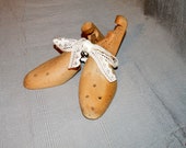 Vintage shoe spanner made of wood, shoe bar, shoes, clogs, vintage shoe bar, old crafts, cobbler utensils, wood shoe bars,