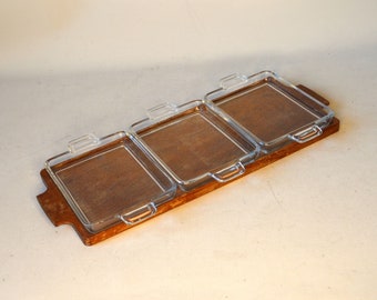 Offering bowls in glass with wooden tray