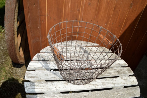 Metallkorb Blumenkorb Garten Deko Alter Zeitungskorb Etsy