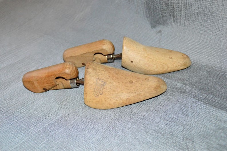 vintage Schuhspanner aus Holz, Schuhleiste, Schuhe, Holzschuhe, vintage Schuhleiste, altes Handwerk, Schuster Utensilien, Holz Schuhleisten, Bild 1