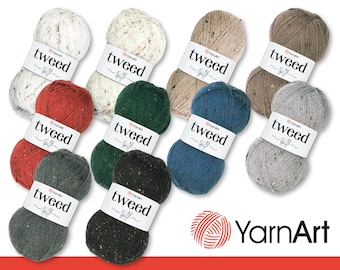 Pode incluir: Conjunto de dez novelos de fio YarnArt Tweed em várias cores, incluindo branco, bege, vermelho, verde, azul e cinza. Cada novelo tem um rótulo branco com a palavra "tweed" impressa nele.