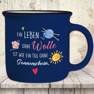 Caneca Vintage T170 com dizeres &quot;Uma vida sem lã...&quot; Caneca de cerâmica com motivo azul-violeta presente retrô tricô crochê lã 350 ml