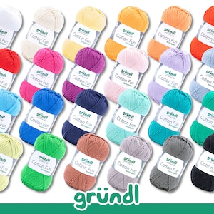 Könnte beinhalten: Eine Sammlung von 24 Garnknäuel in verschiedenen Farben, darunter Rot, Blau, Grün, Gelb, Orange, Rosa, Lila und Weiß. Jedes Knäuel trägt ein Etikett mit der Aufschrift "gründl Cotton Fun".