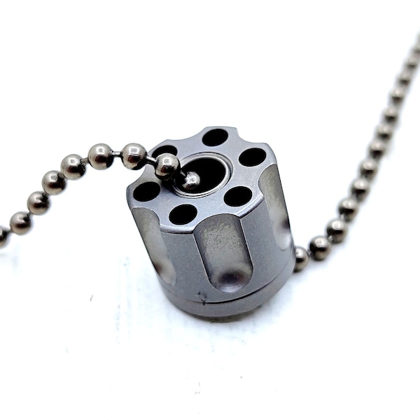 Pendentif tambour revolver en titane - EDC Fidget sur chaîne à billes en titane - Un pendentif EDC élégant et fonctionnel