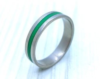 Glowing Green Titanium Ring - UV-Luminous Cyberpunk Jewelry for a Hypoallergenic Statement Piece