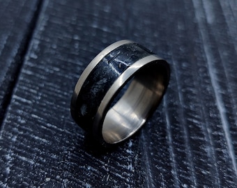 Carbon Fiber Titanium Ring - Hypoallergenic Cyberpunk Ring with Carbon Fiber Inlay