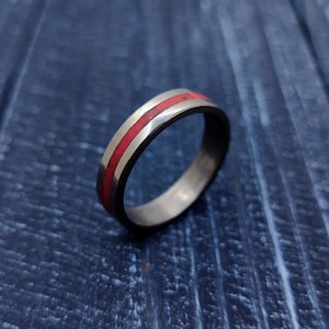 Luminescent Red: Cyberpunk Glowing Titanium Ring - Futuristic UV-Luminous Jewelry