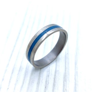 Leuchtender Blauer Titanring - UV-leuchtender Cyberpunk-Schmuck für ein hypoallergenes Statement-Schmuckstück