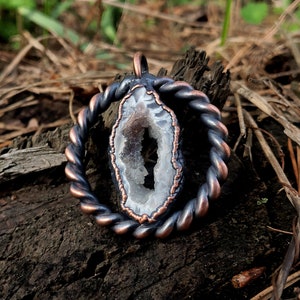 Mini agate geode pendant, Fantasy quartz geode slice necklace, Quartz jewelry, Geode slice jewelry, Geode necklace
