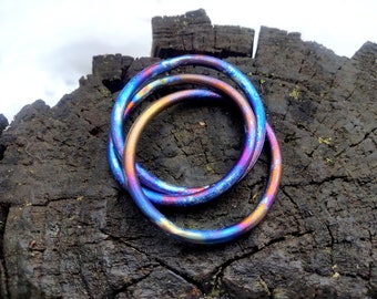 Three rainbow titanium interlaced rings, Braided rings pendant, Interlinked rings pendant,Titanium circle jewelry,Oring necklace,trio rings