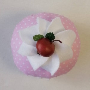 Nadelkissen Beeren-Baiser Rosa mit weißen Punkten Bild 2